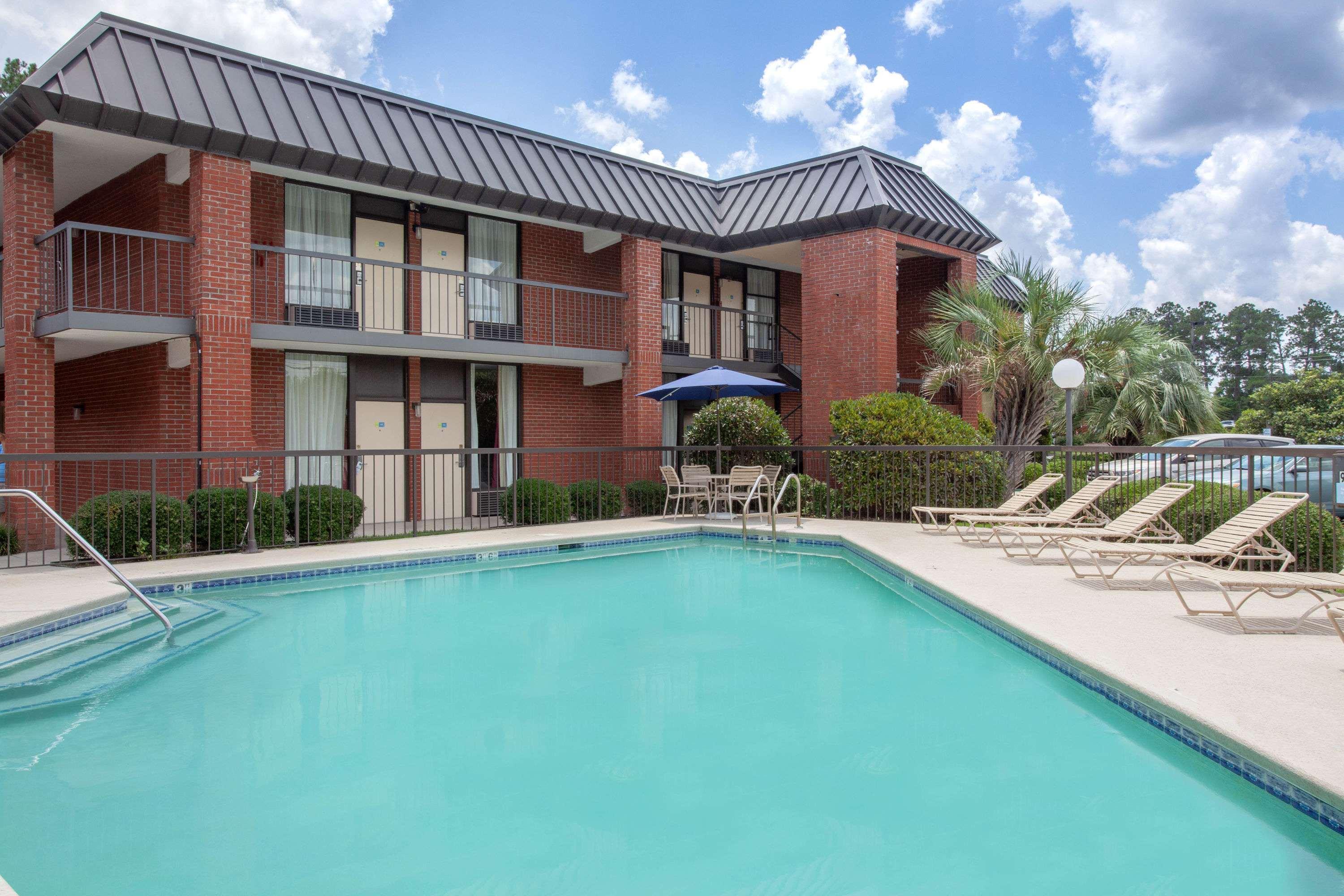 Days Inn By Wyndham Statesboro Exteriör bild