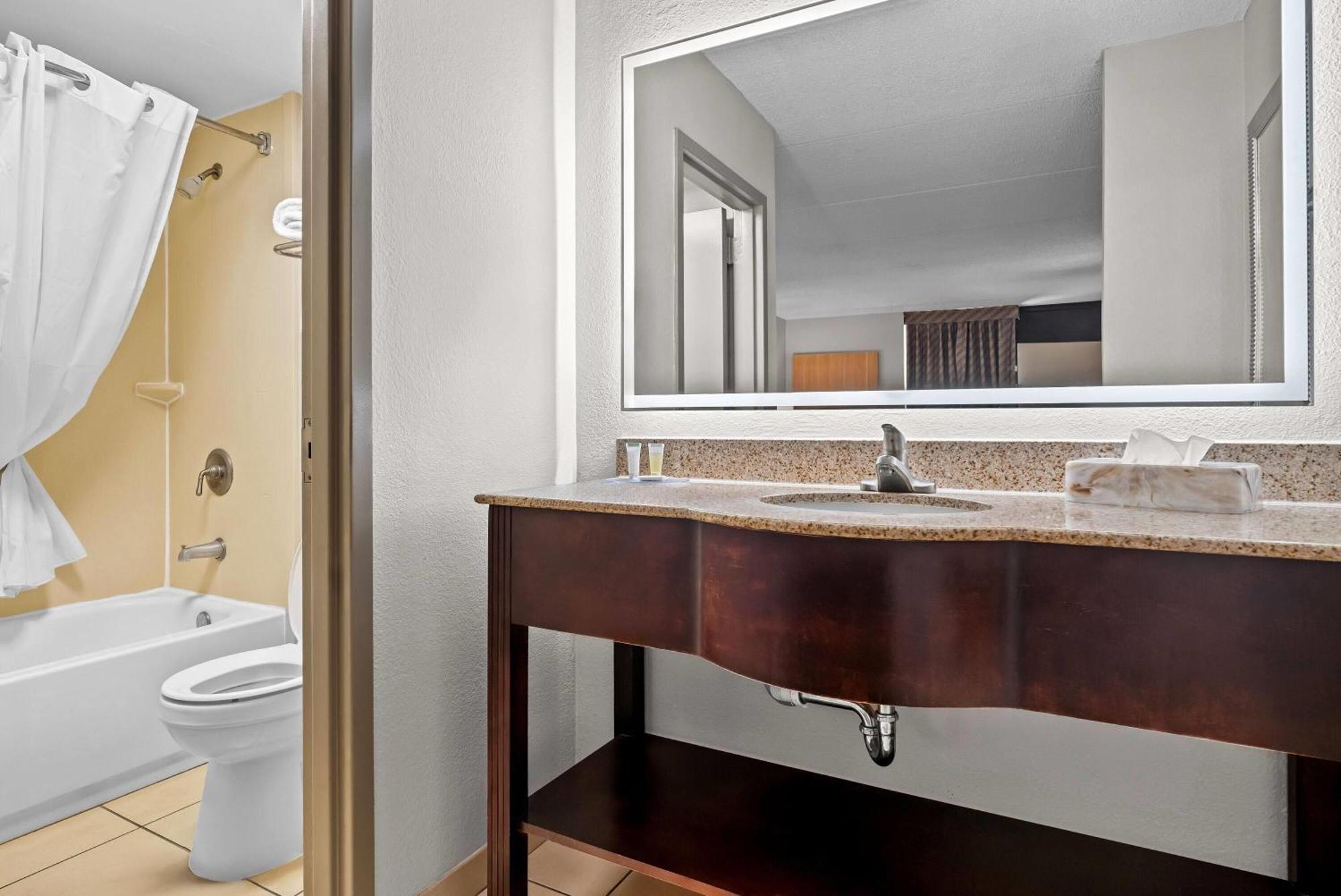 Days Inn By Wyndham Statesboro Exteriör bild