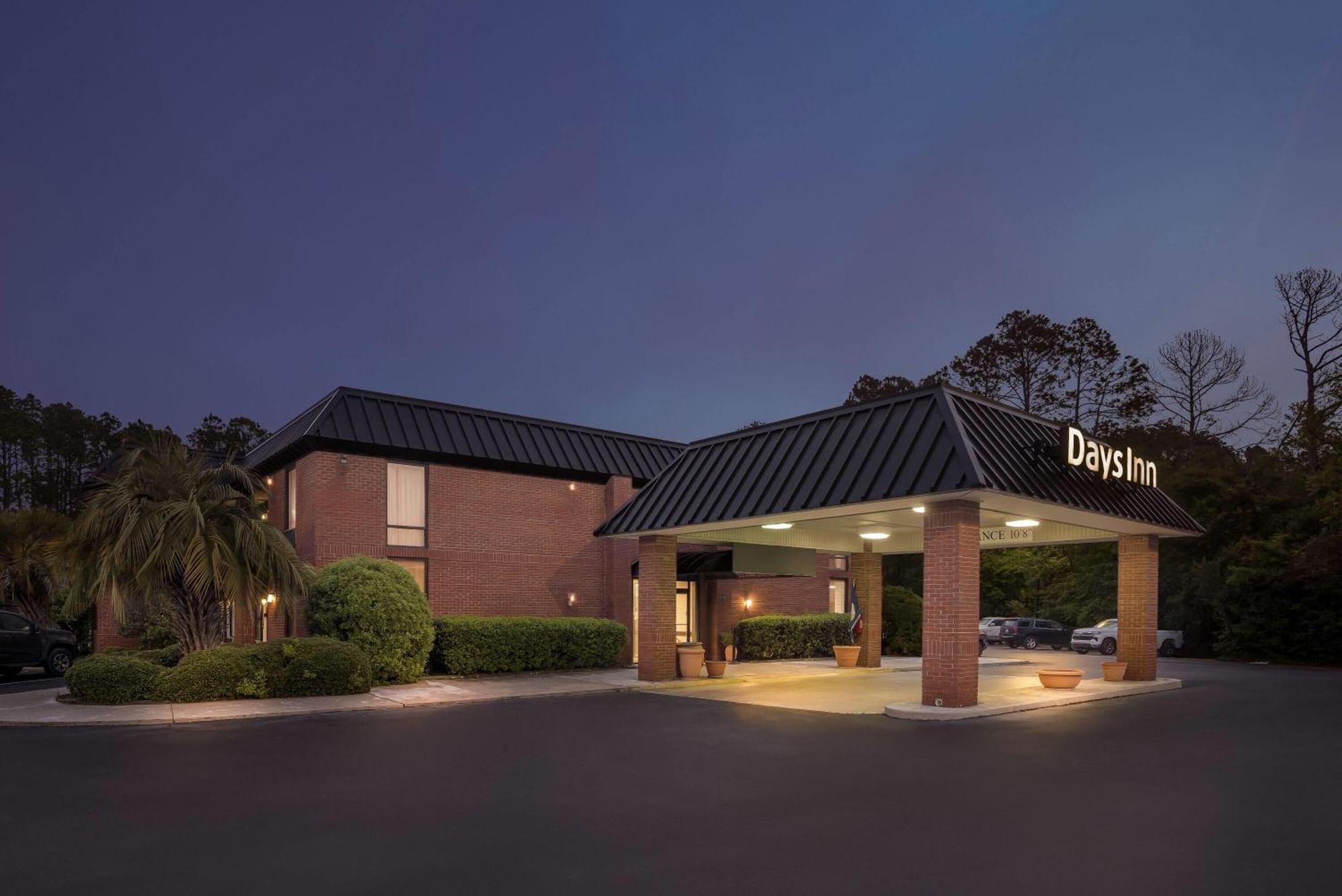 Days Inn By Wyndham Statesboro Exteriör bild
