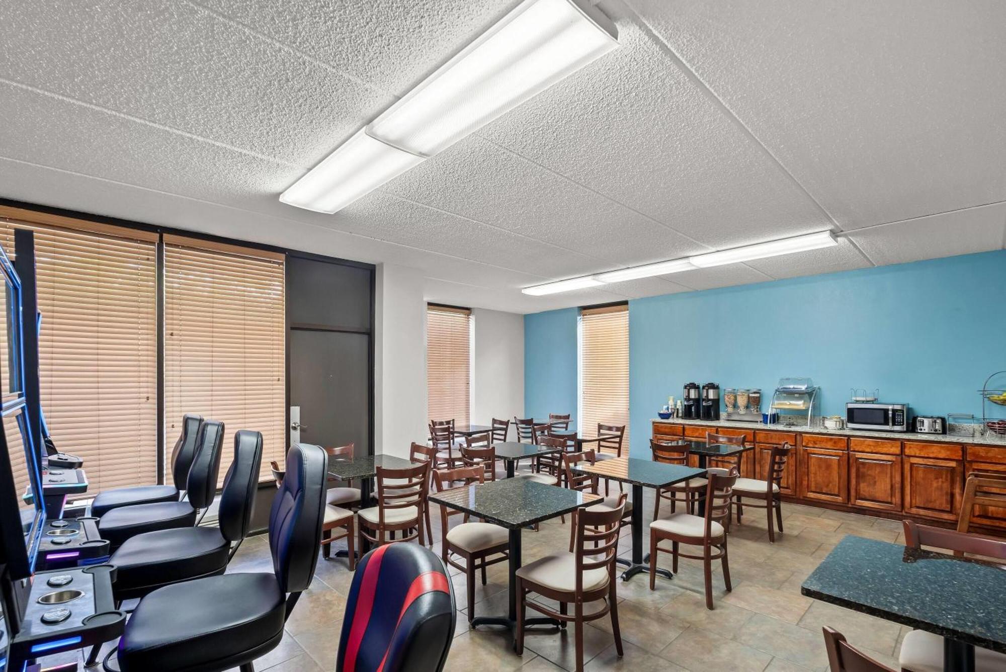 Days Inn By Wyndham Statesboro Exteriör bild