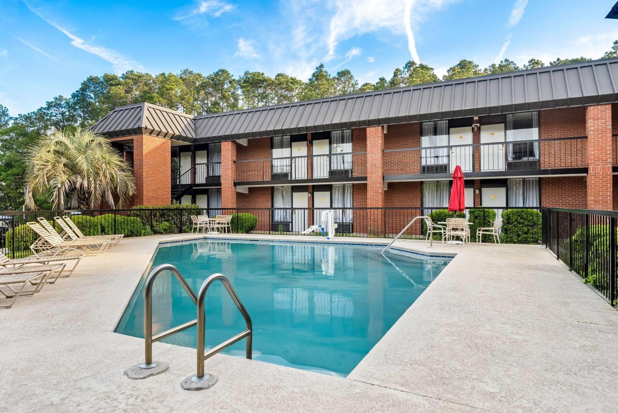 Days Inn By Wyndham Statesboro Exteriör bild