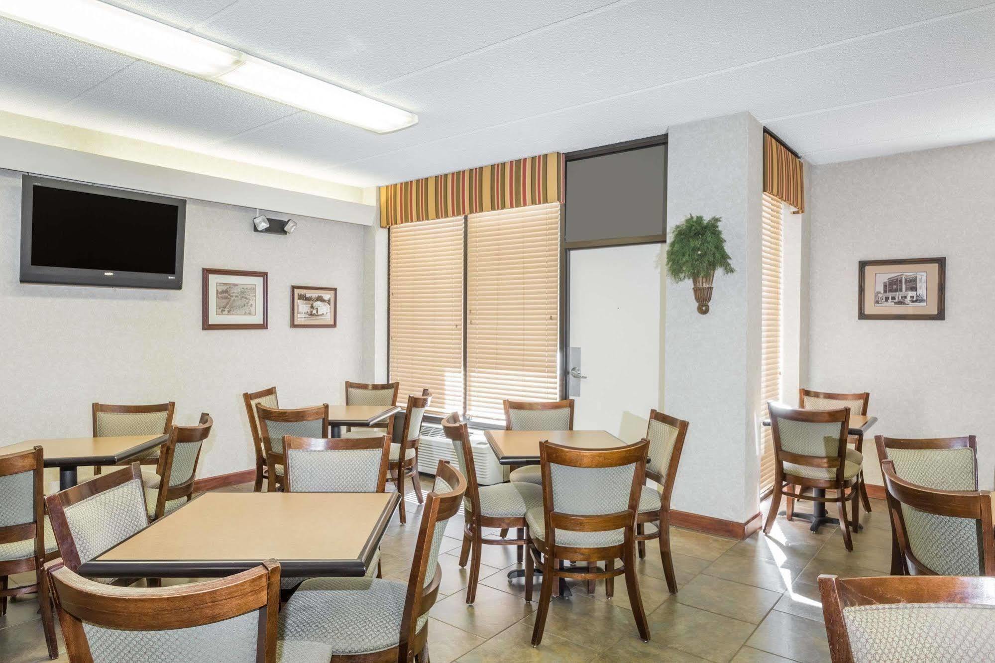 Days Inn By Wyndham Statesboro Exteriör bild