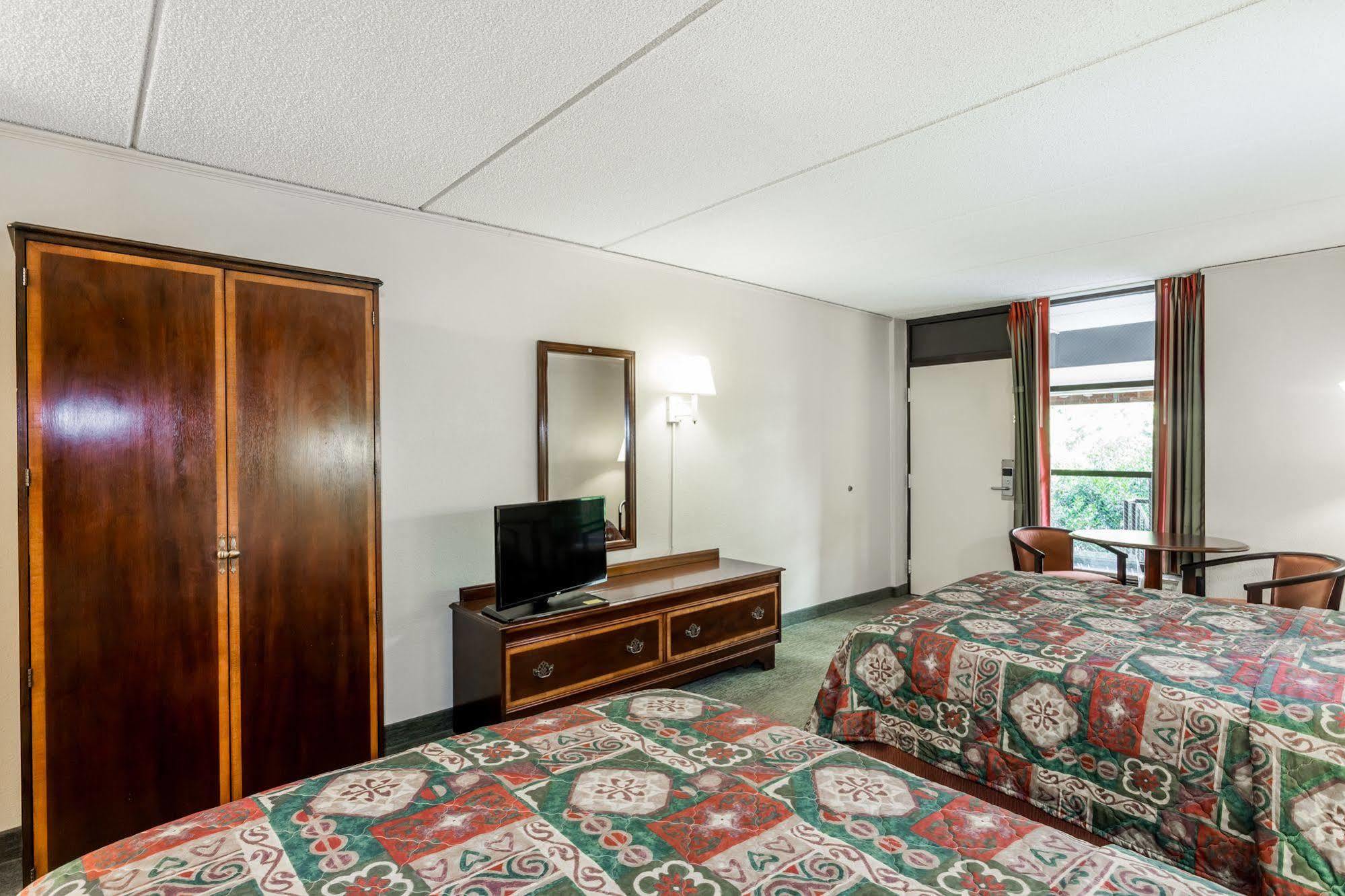 Days Inn By Wyndham Statesboro Exteriör bild