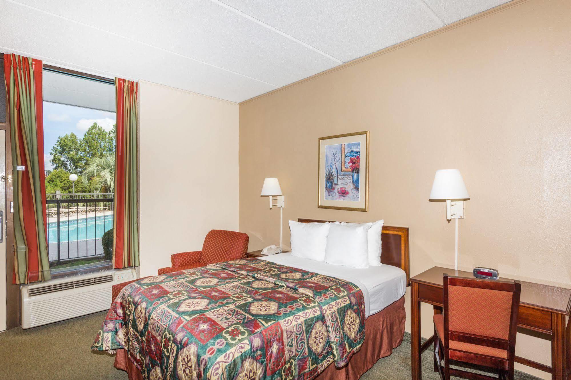 Days Inn By Wyndham Statesboro Exteriör bild