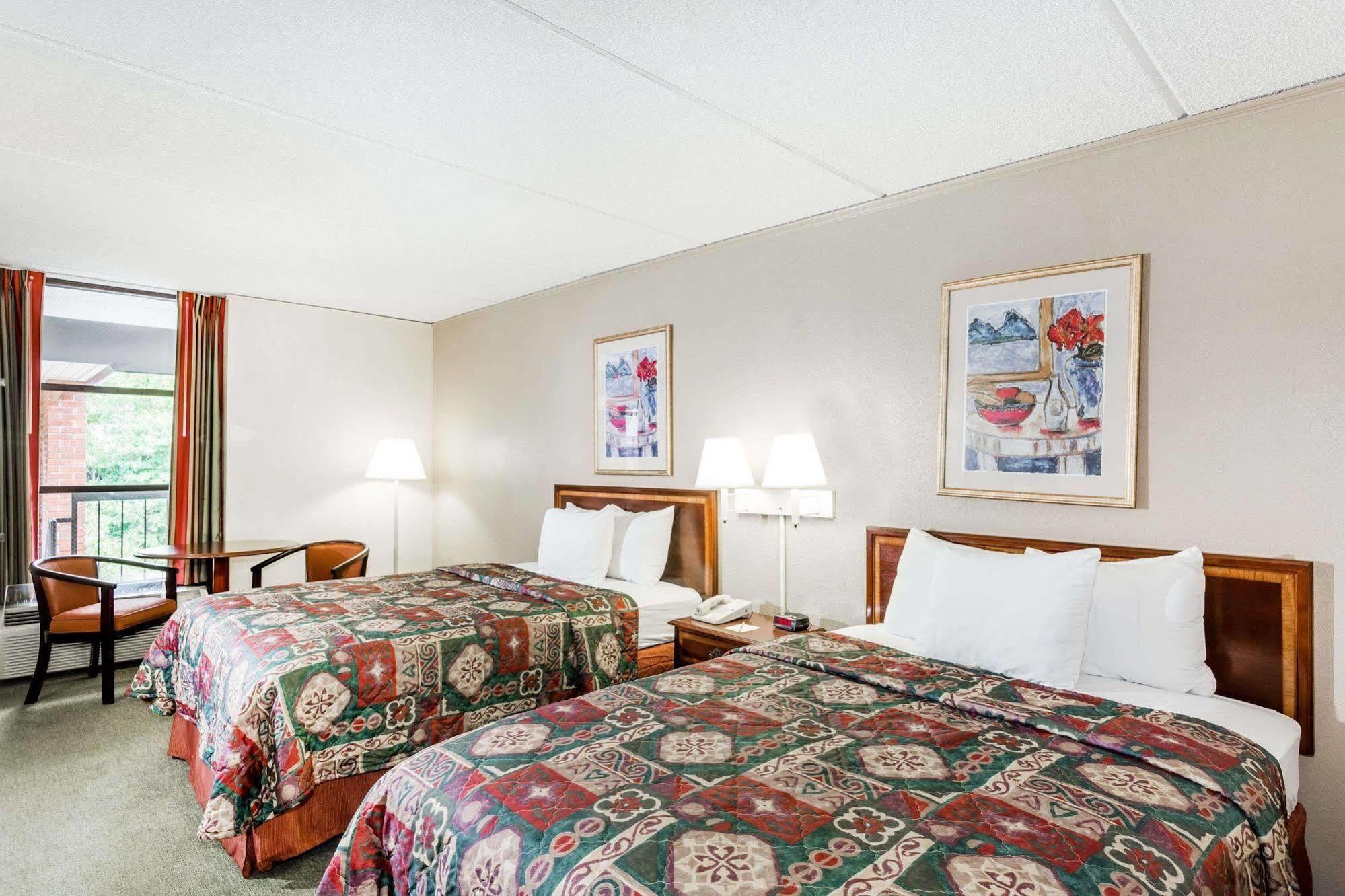 Days Inn By Wyndham Statesboro Exteriör bild