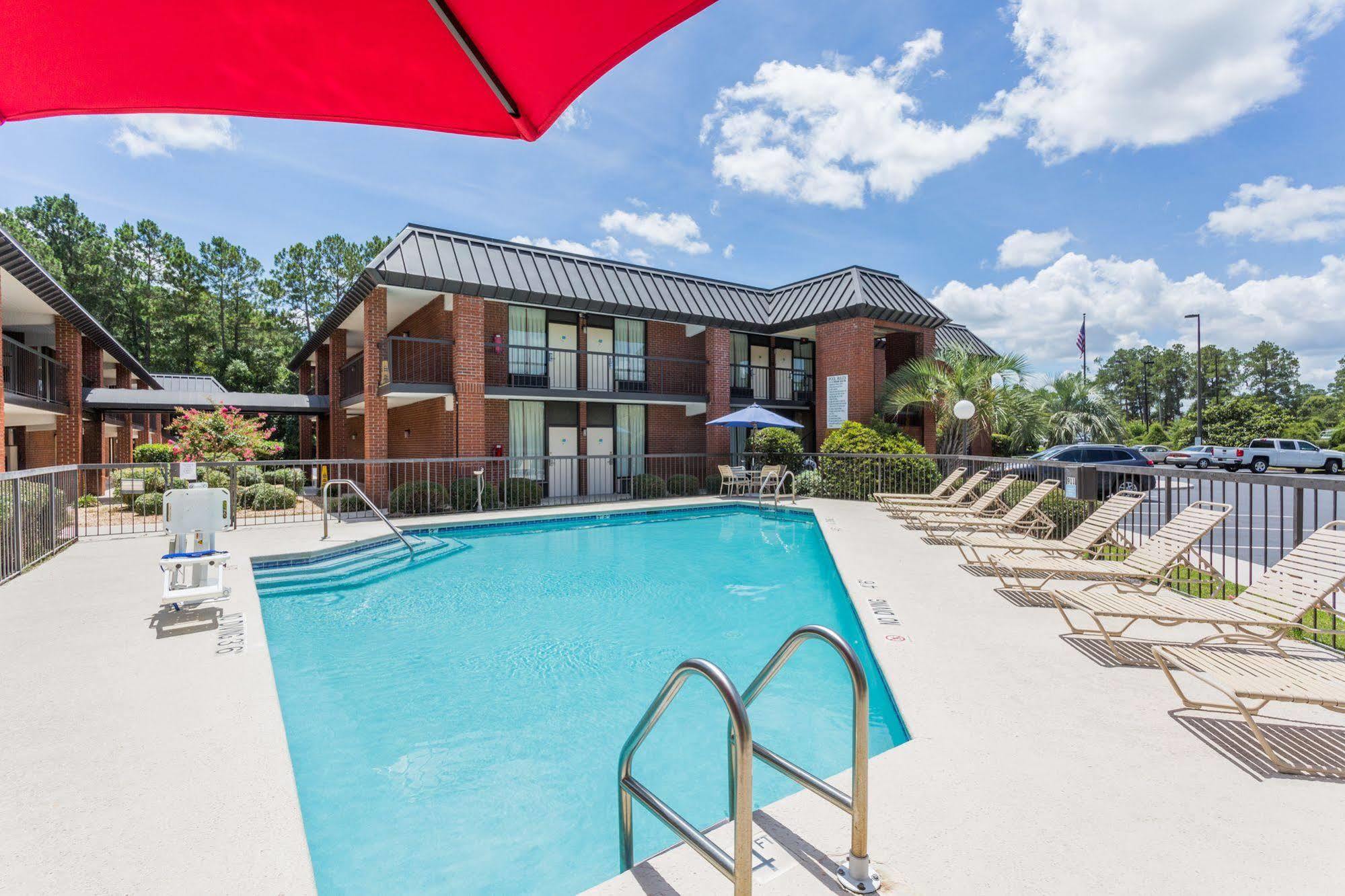 Days Inn By Wyndham Statesboro Exteriör bild
